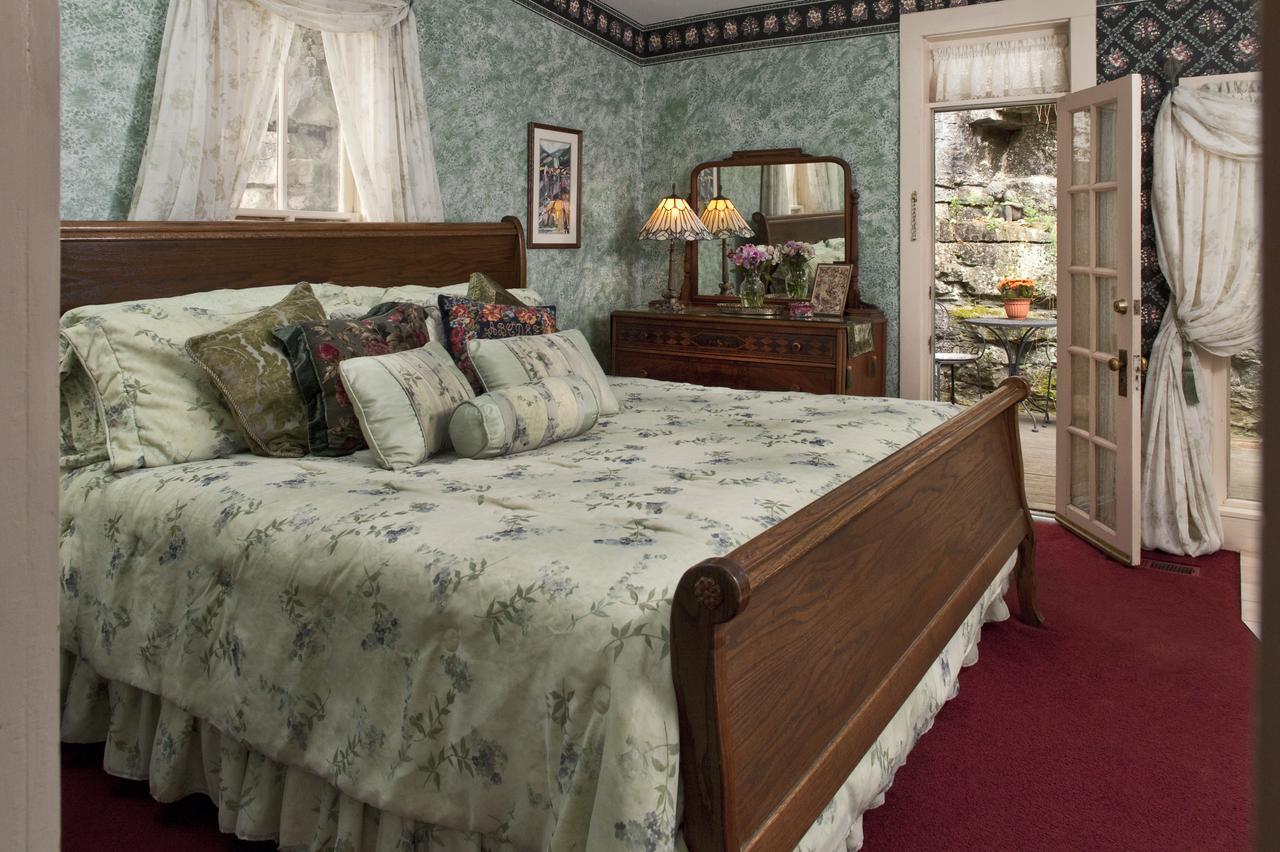 Cliff Cottage Inn Юрика Спрингс Экстерьер фото