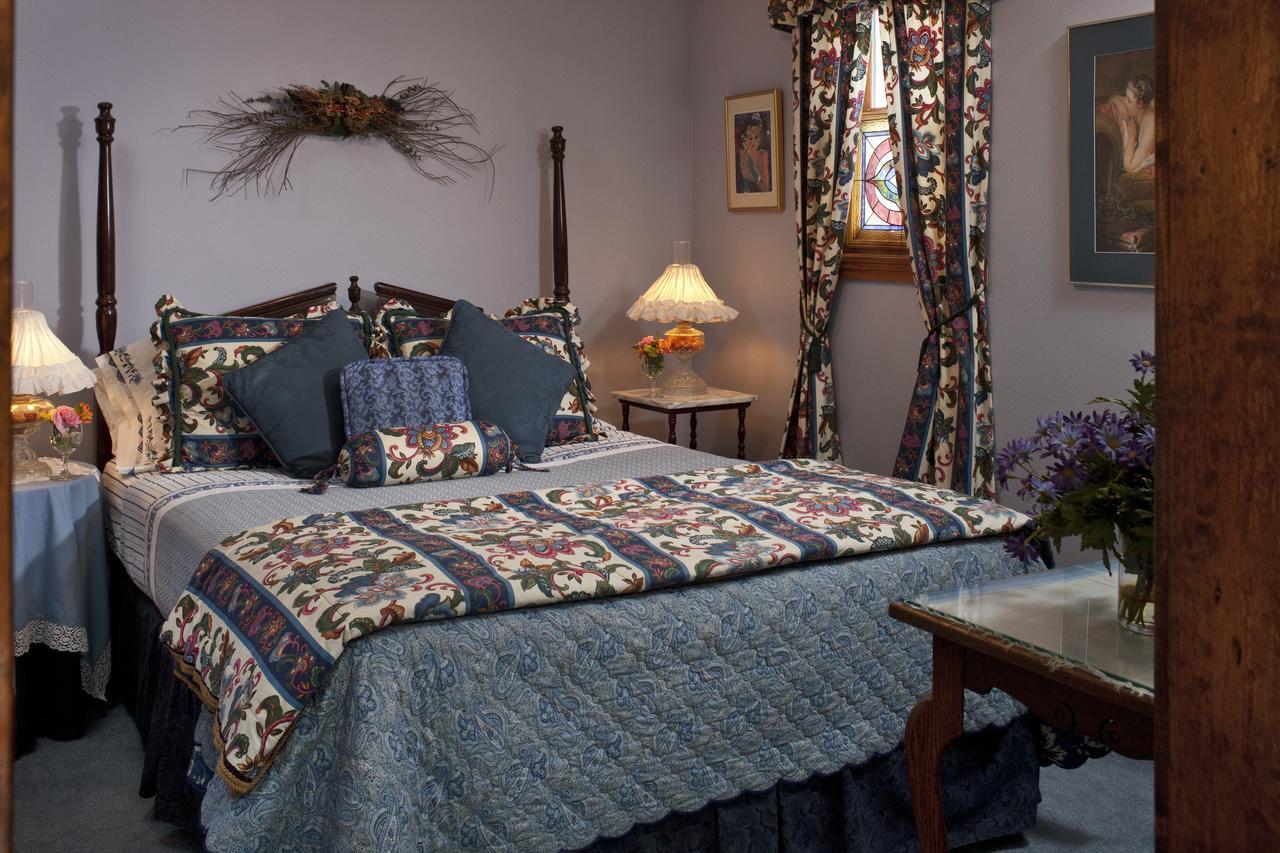 Cliff Cottage Inn Юрика Спрингс Экстерьер фото