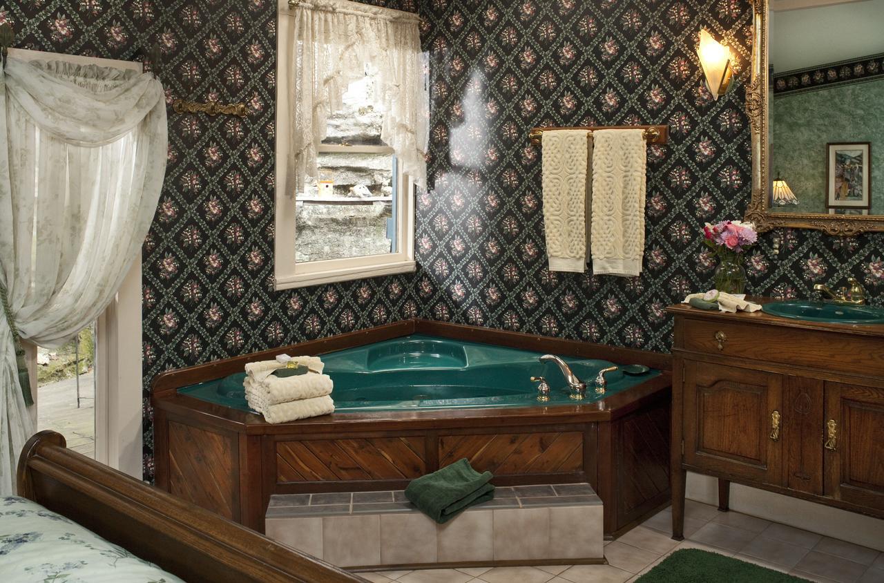 Cliff Cottage Inn Юрика Спрингс Экстерьер фото