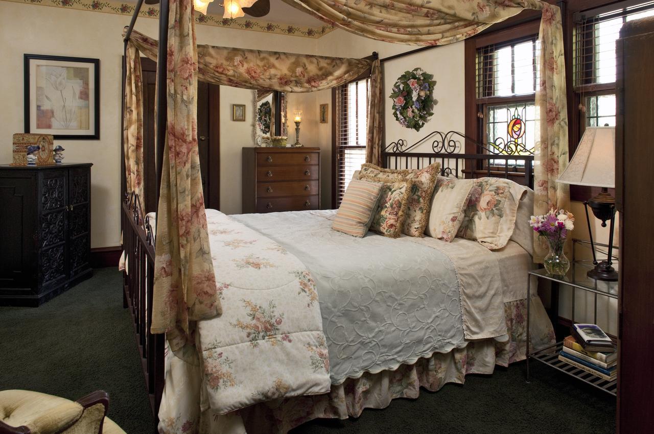 Cliff Cottage Inn Юрика Спрингс Экстерьер фото