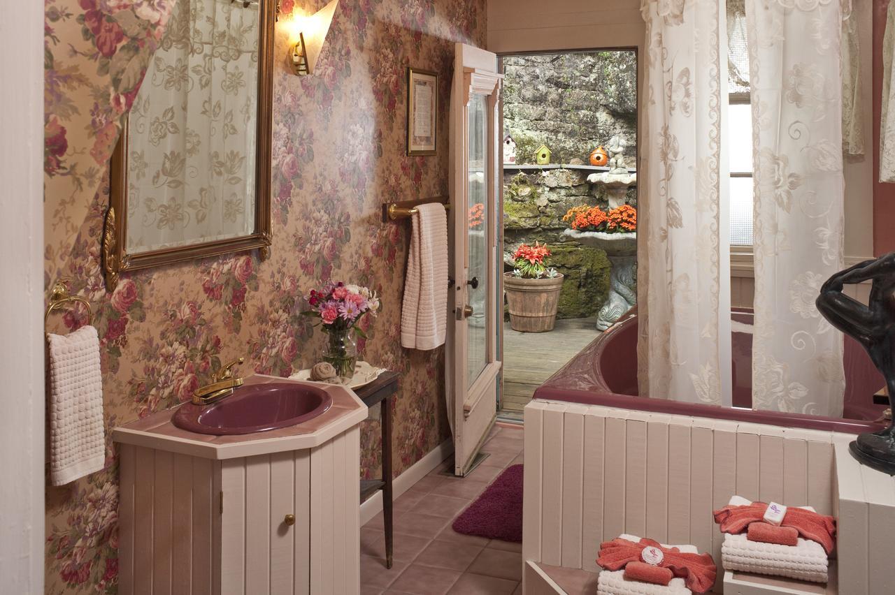 Cliff Cottage Inn Юрика Спрингс Экстерьер фото