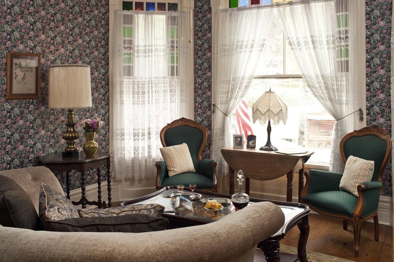Cliff Cottage Inn Юрика Спрингс Экстерьер фото