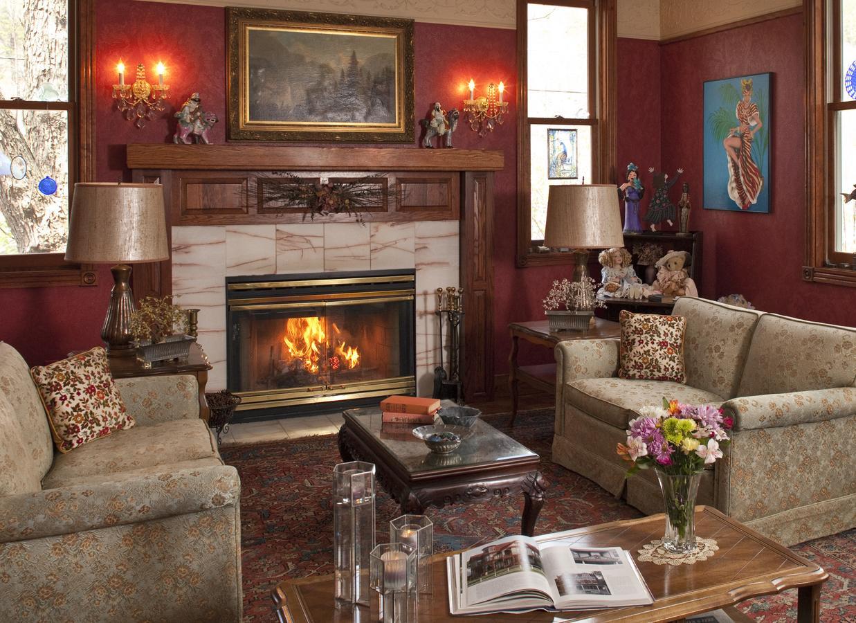Cliff Cottage Inn Юрика Спрингс Экстерьер фото